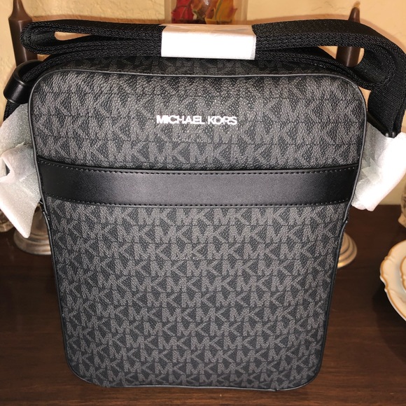 💥SOLD💥 - Micheal Kors - Cooper Flight Bag - NWT - Picture 4 of 15